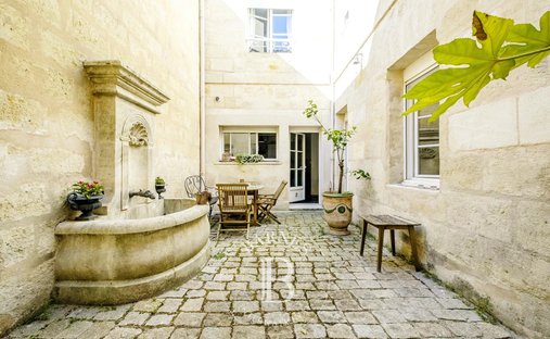 Townhouse in Hôtel de Ville-Quinconce-Saint Seurin-Fondaudège, Bordeaux, France 1