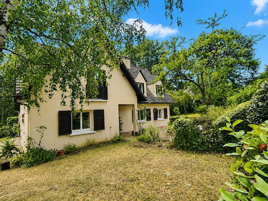 House in Forêt, Saint-Germain-en-Laye, France 3 - 18363548
