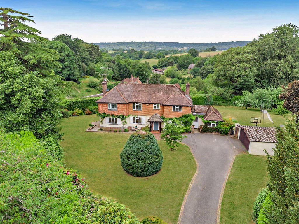 House in Holmbury Saint Mary, Shere, England 1 - 18362060
