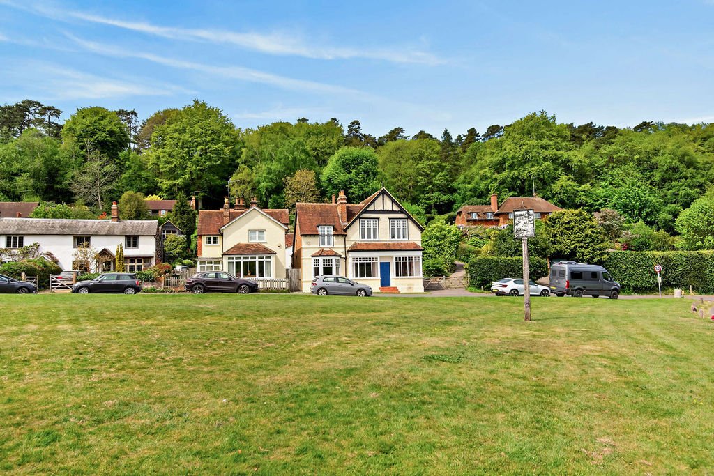 House in Holmbury Saint Mary, Shere, England 1 - 18361958