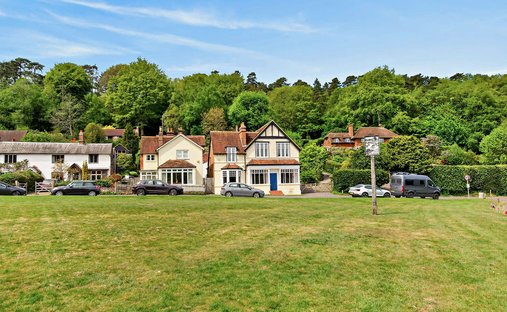 Casa a Holmbury Saint Mary, Shere, Inghilterra 1