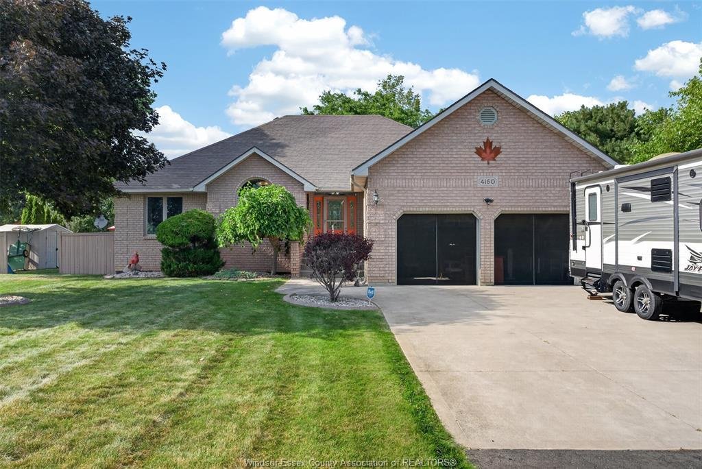 House in Windsor, Ontario, Canada 1 - 18362489