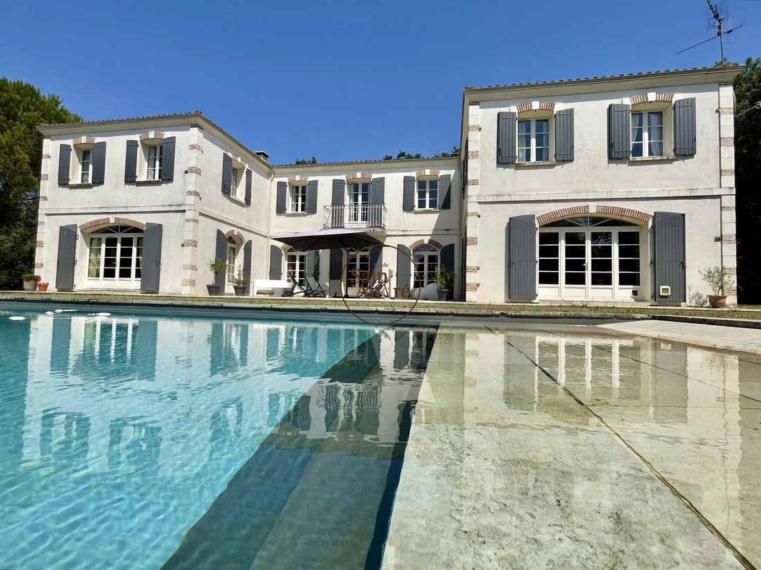 Villa in Saint-Yrieix-sur-Charente, Nouvelle-Aquitaine, France 1 - 18369751