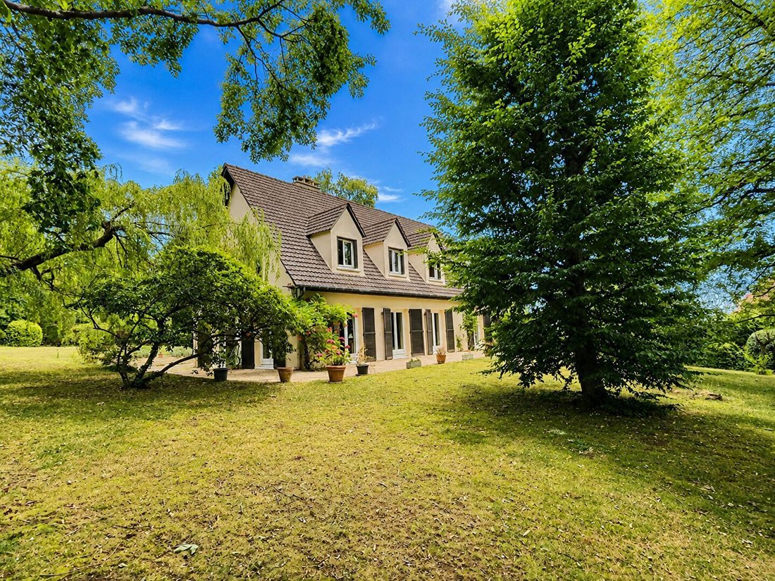House in Forêt, Saint-Germain-en-Laye, France 1 - 18363548