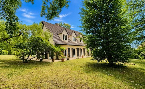 House in Forêt, Saint-Germain-en-Laye, France 1