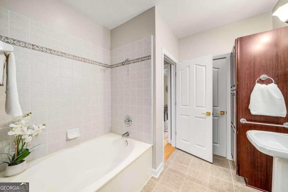 Condo in Atlanta, Georgia, United States 4 - 18362263