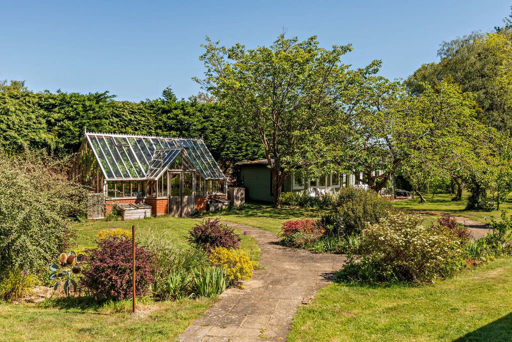 House in Shere, England 5 - 18361931