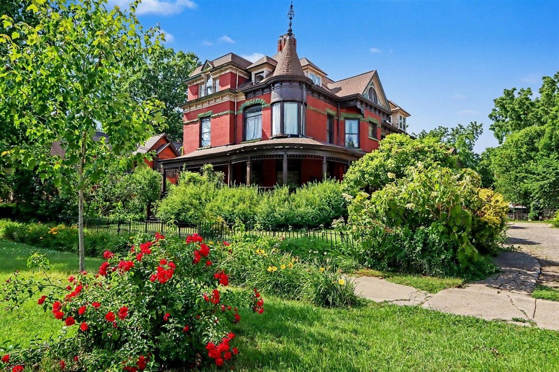 Kalamazoo, Michigan, United States 3 - 18362828