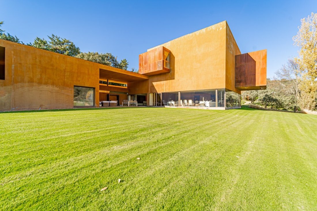 Villa in Las Rozas de Madrid, Comunidad de Madrid, Spain 1 - 18363621