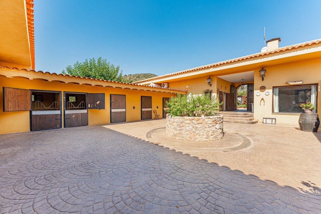 Finca in la Vall d'Uixo, Valencian Community, Spain 5 - 18363107