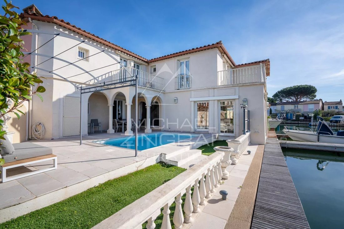 Villa in Port Grimaud, Grimaud, Provence-Alpes-Côte d'Azur 4 - 17444471
