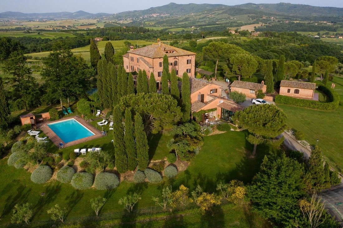 Farm Ranch in Castiglione del Lago, Umbria, Italy 2 - 18366924