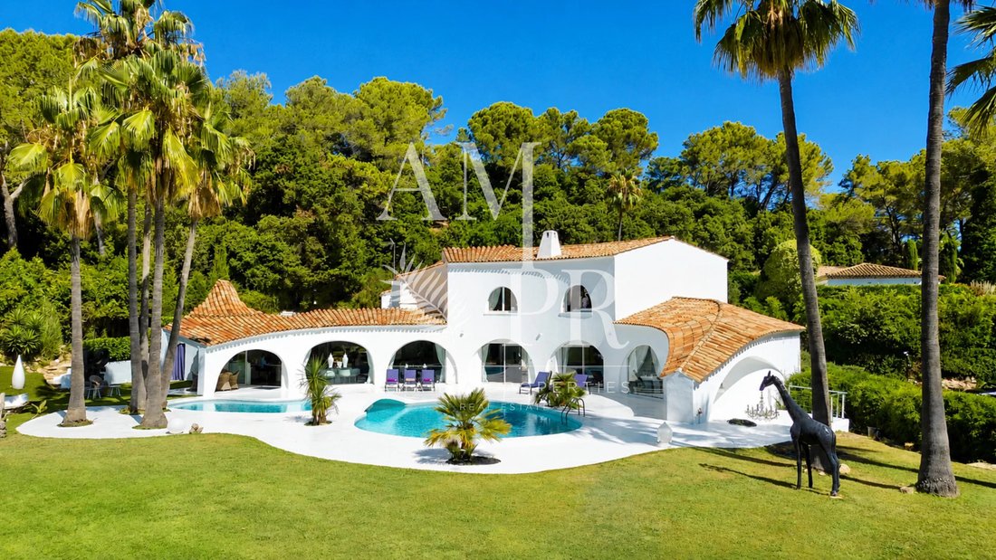 Villa in Vallauris, Provence-Alpes-Côte d'Azur, France 2 - 15892616