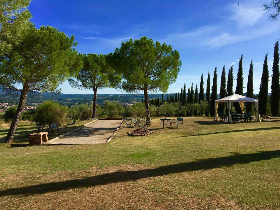 Farm Ranch in Castiglione del Lago, Umbria, Italy 4 - 18366924