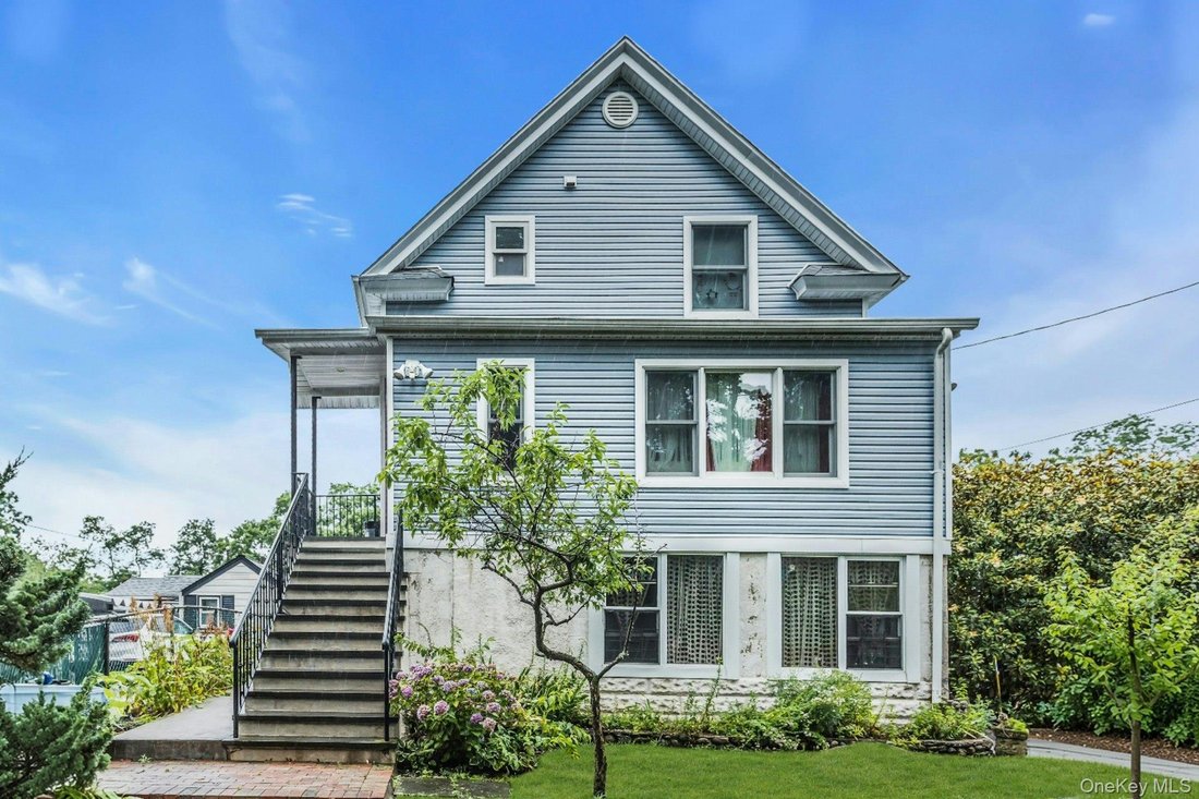 Port Washington, New York, United States 1 - 18366975