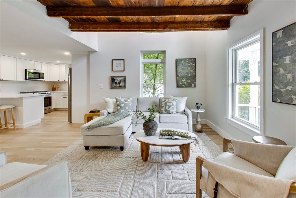 Condo in Winchester, Massachusetts, United States 1 - 18366458