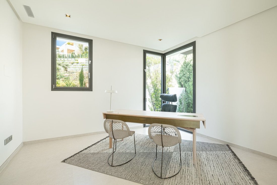 Villa in Benahavis, Andalusia, Spain 5 - 18363375