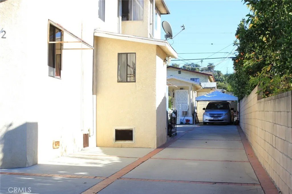 Los Angeles, California, United States 4 - 17082303