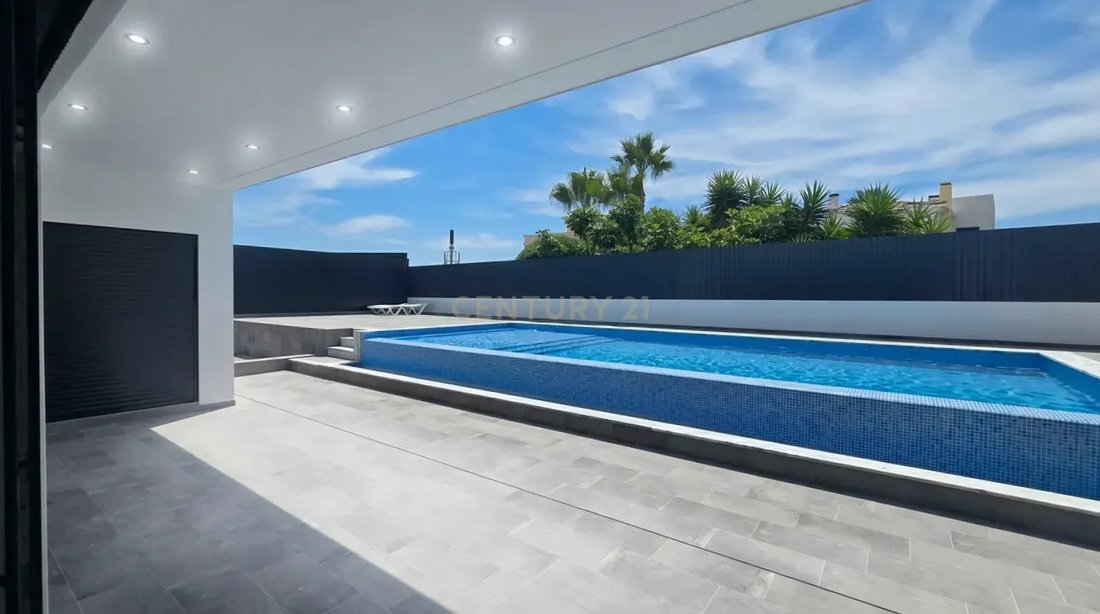 Villa in Mexilhoeira Grande, Algarve, Portugal 1 - 17023227