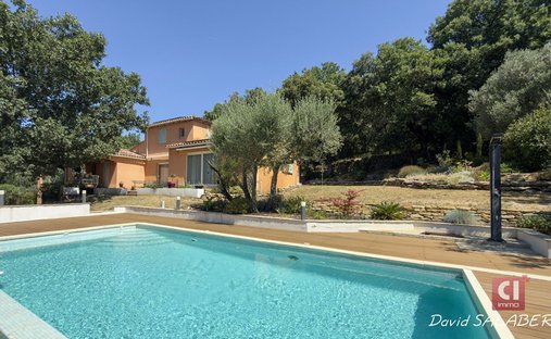 Estate in Besse-sur-Issole, Provence-Alpes-Côte d'Azur, France 1