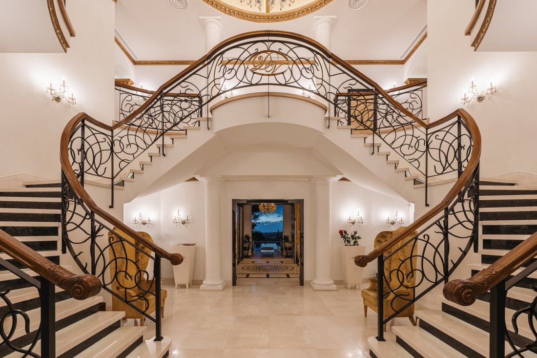 Villa in Elviria-Cabopino, Marbella, Spain 2 - 18363601