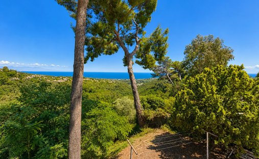 Villa in Saint-Paul-de-Vence, Provence-Alpes-Côte d'Azur, France 1