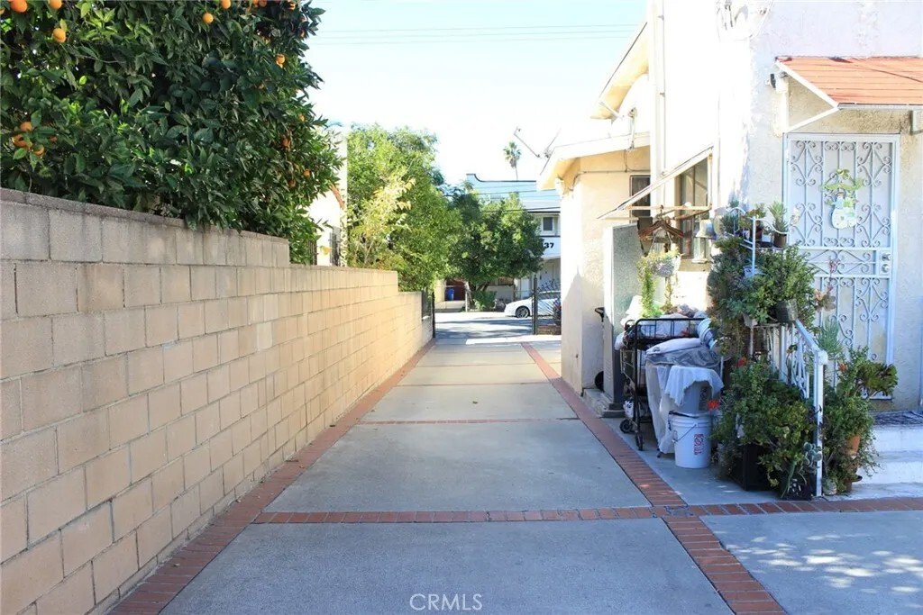 Los Angeles, California, United States 5 - 17082303