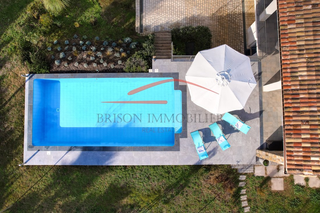 Villa in Nord, Roquefort-les-Pins, France 2 - 16768243