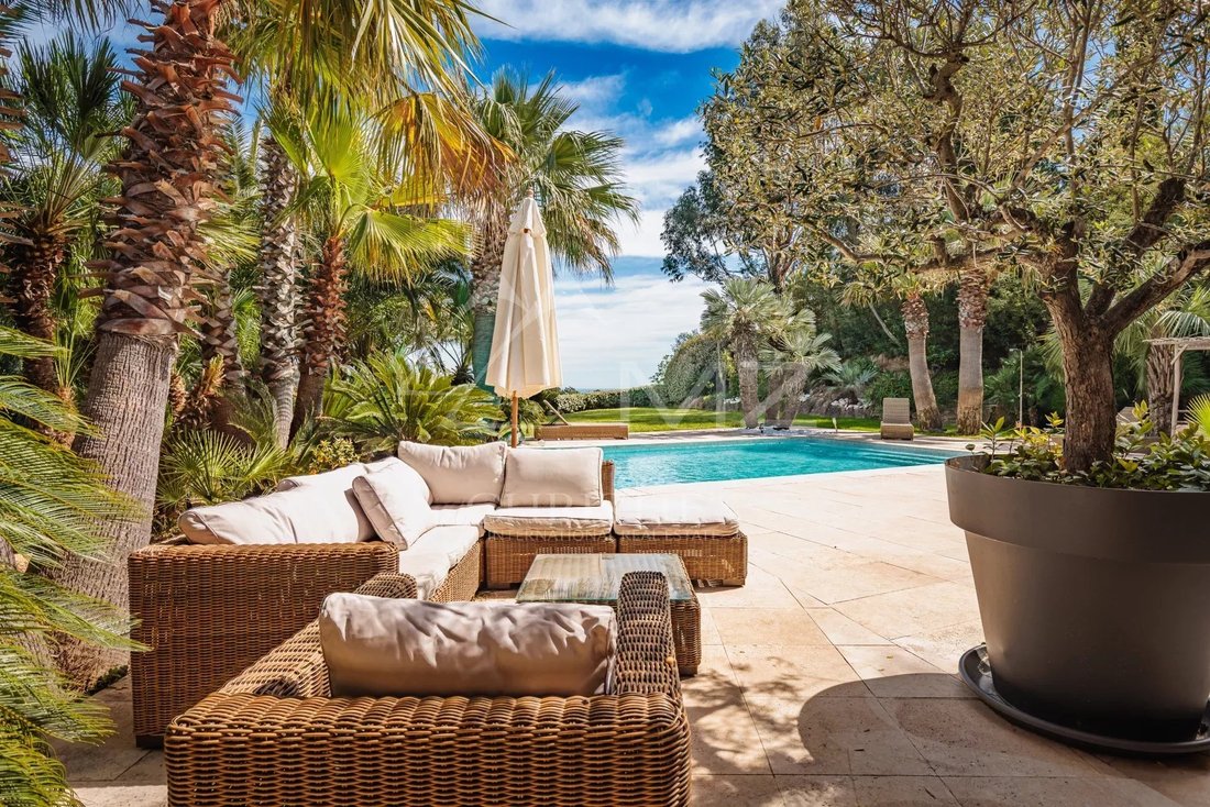 Villa in Grimaud, Provence-Alpes-Côte d'Azur, France 4 - 16485623
