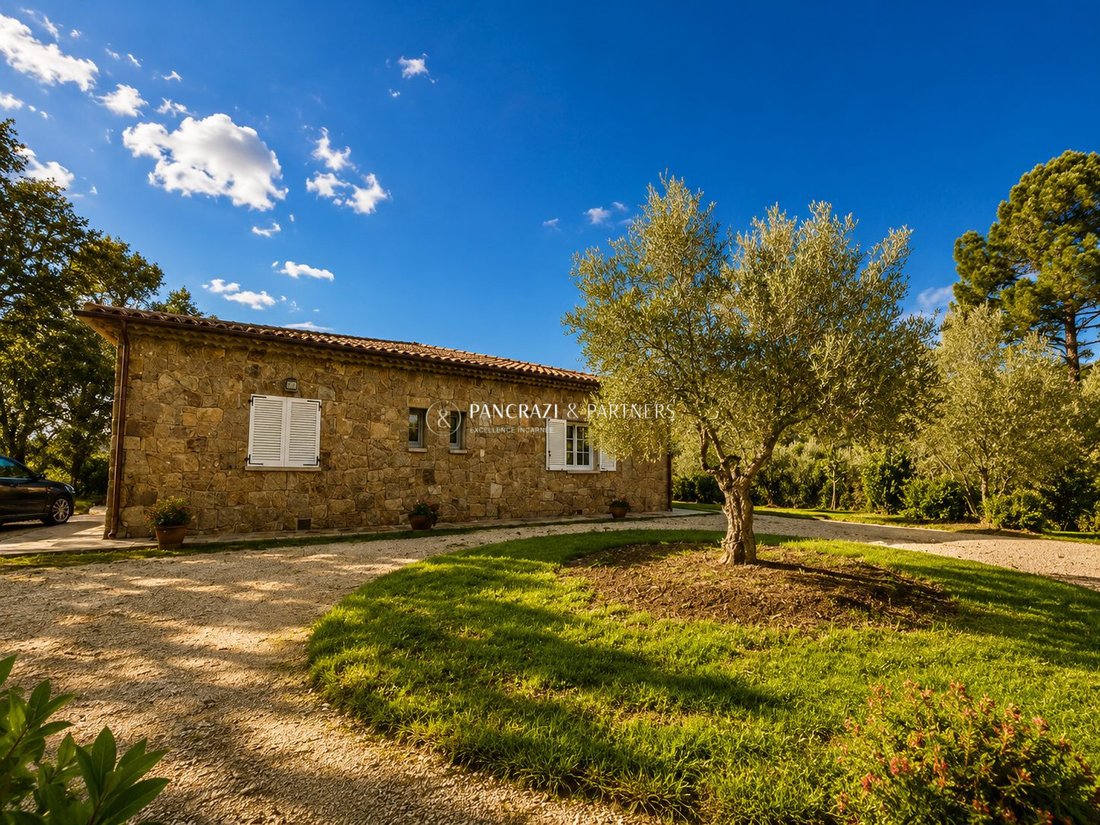 Villa in Ucciani, Corsica, France 2 - 18369742