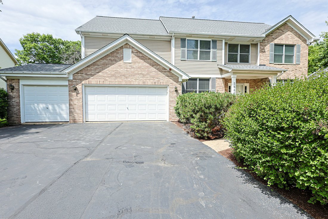 House in Hoffman Estates, Illinois, United States 1 - 18365605