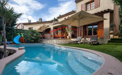 Villa in Centre du Village, La Colle-sur-Loup, France 1