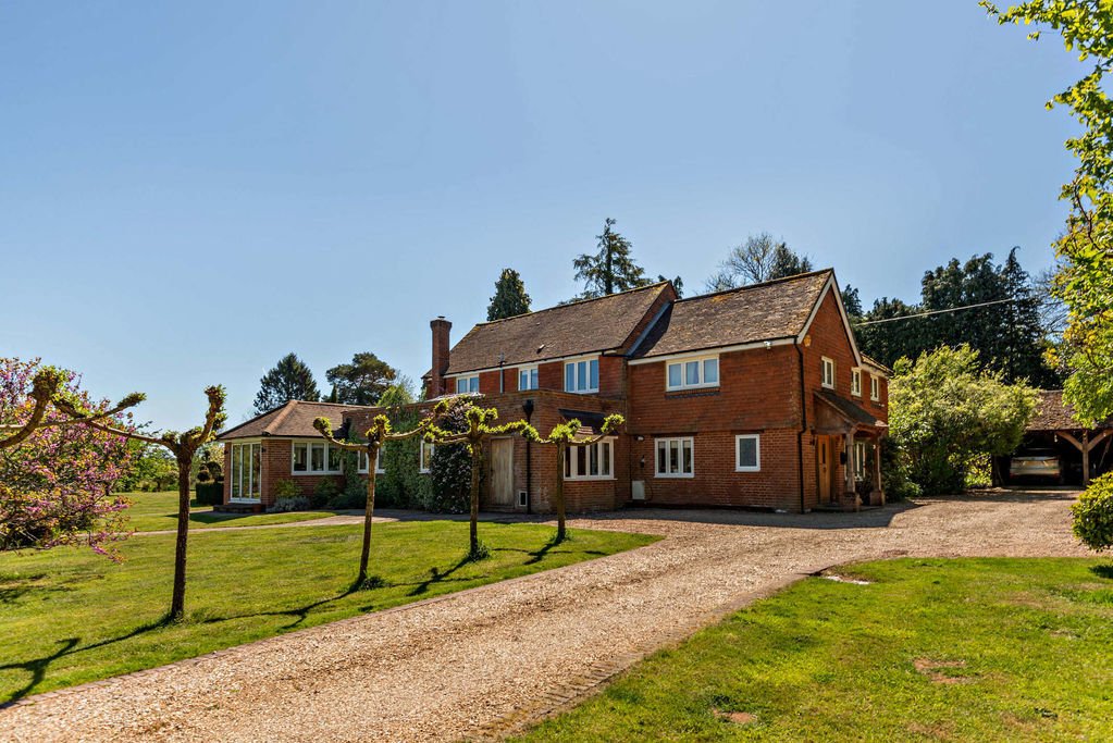 House in Shere, England 2 - 18361931