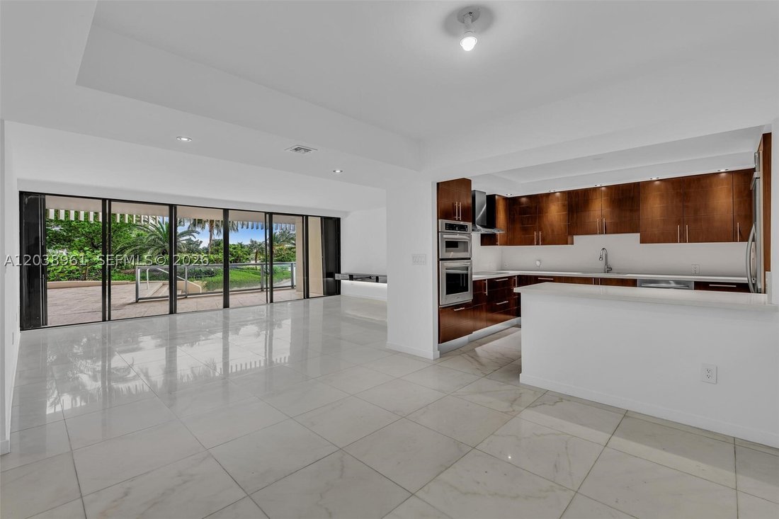 Condo in Miami, Florida, United States 4 - 18366153