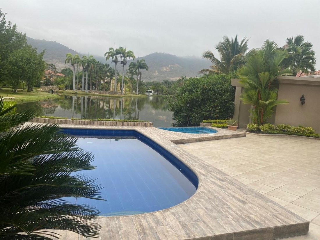 House in Guayaquil, Guayas, Ecuador 1 - 18364460