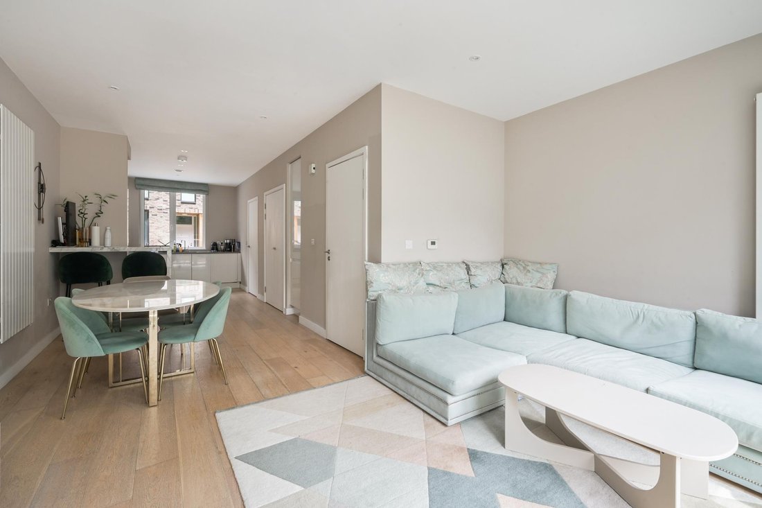 Townhouse in Victoria Docks, Newham, England 5 - 18364978