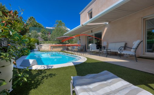 Villa in Centre du Village, La Colle-sur-Loup, France 1
