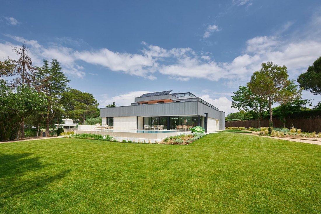 Villa in Boadilla del Monte, Comunidad de Madrid, Spain 1 - 18362925