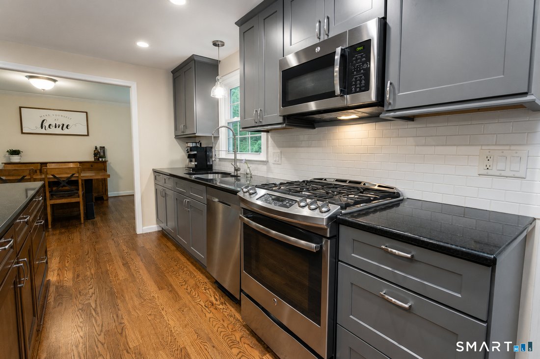 House in Simsbury, Connecticut, United States 3 - 18321996