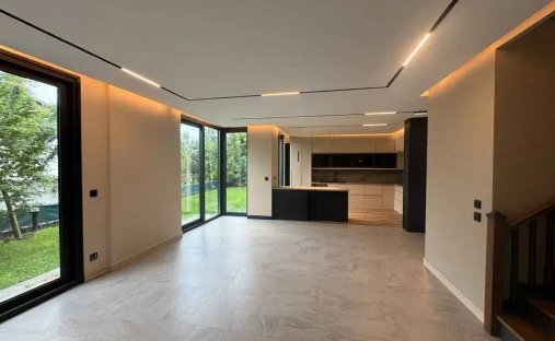 House in Uskumruköy, İstanbul, Turkey 1