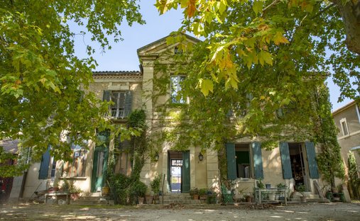 House in Centre Ville, Le Thor, France 1