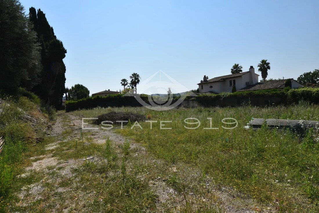 Land in Châteauneuf-Grasse, Provence-Alpes-Côte d'Azur, France 1 - 18364128