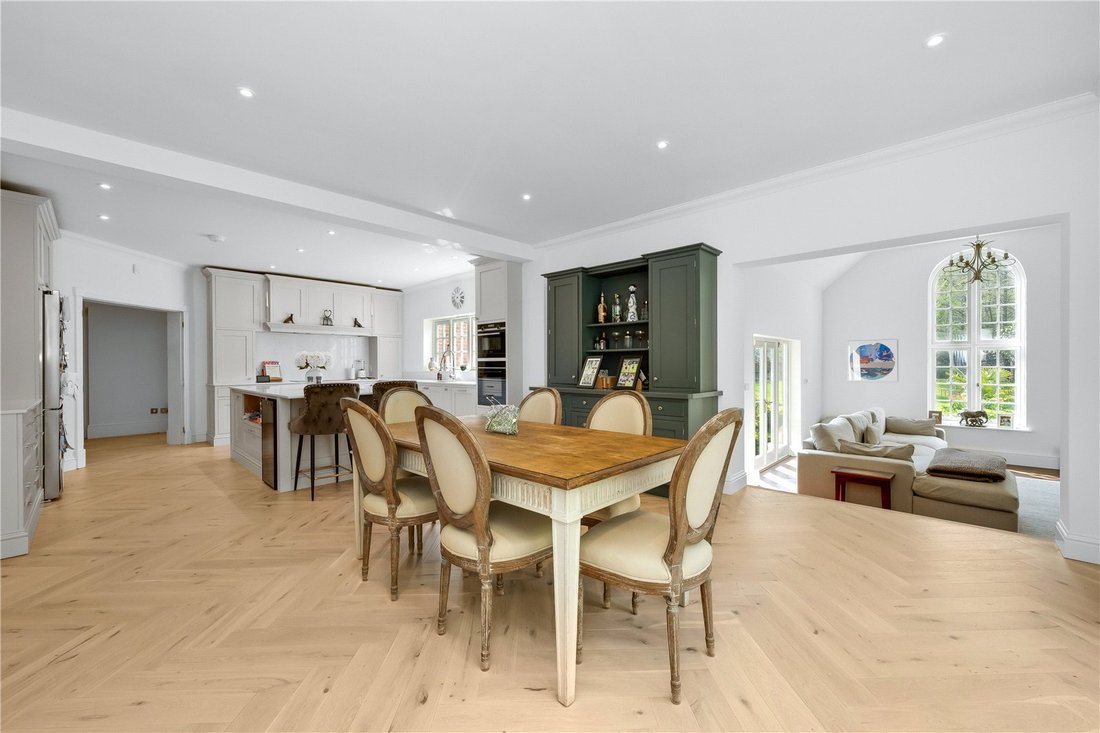 House in Fairmile, Elmbridge, England 4 - 18363899