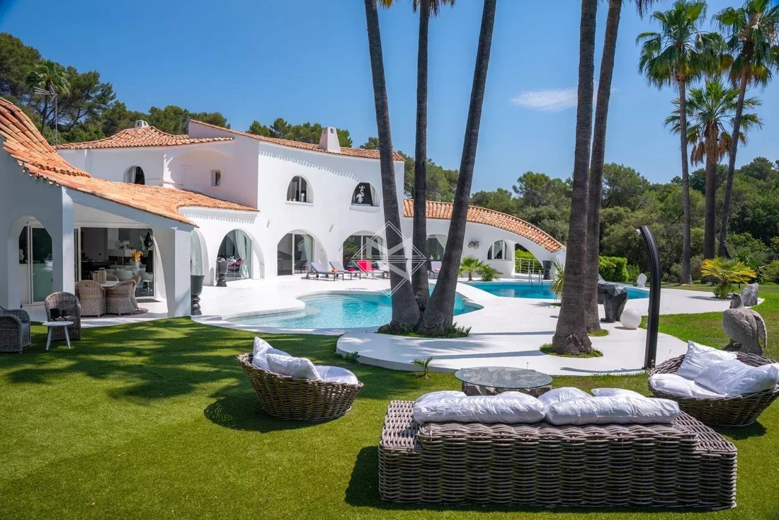Villa in Mougins, Provence-Alpes-Côte d'Azur, France 2 - 17373748