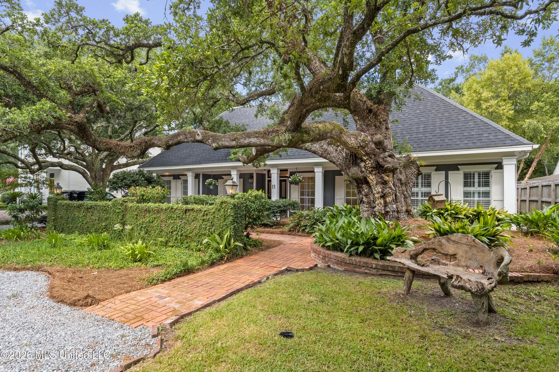 House in Pass Christian, Mississippi, United States 2 - 18361795