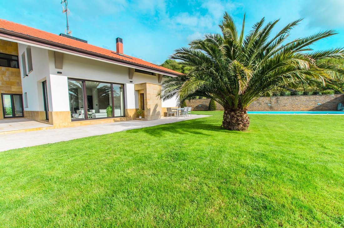 Villa in France 2 - 18366068