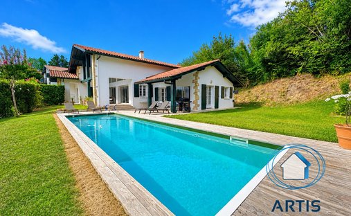 Villa in Ascain, Nouvelle-Aquitaine, France 1