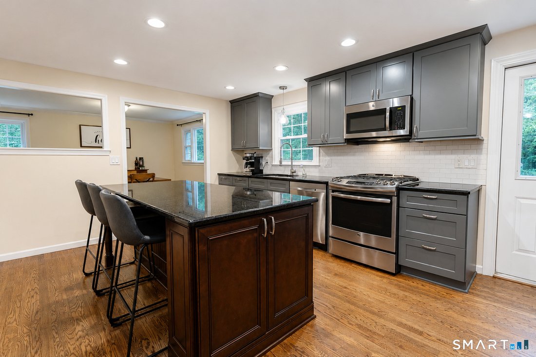 House in Simsbury, Connecticut, United States 5 - 18321996