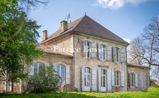 House in École Paul Bert-Lycée Bernard Palissy, Agen, France 1
