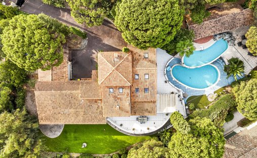 Villa in Ville-Les Saquedes-Le Bouillonnet, Sainte-Maxime, France 1